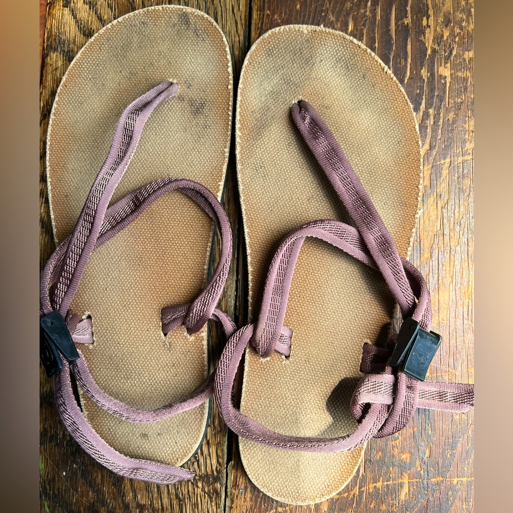 Earth Runners GUC size 39